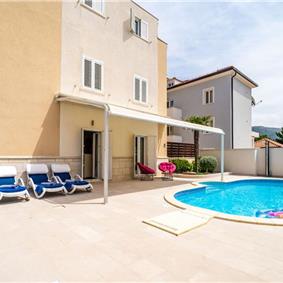2 Bedroom Apartment with Pool in Babin Kuk near Dubrovnik City, sleeps 4